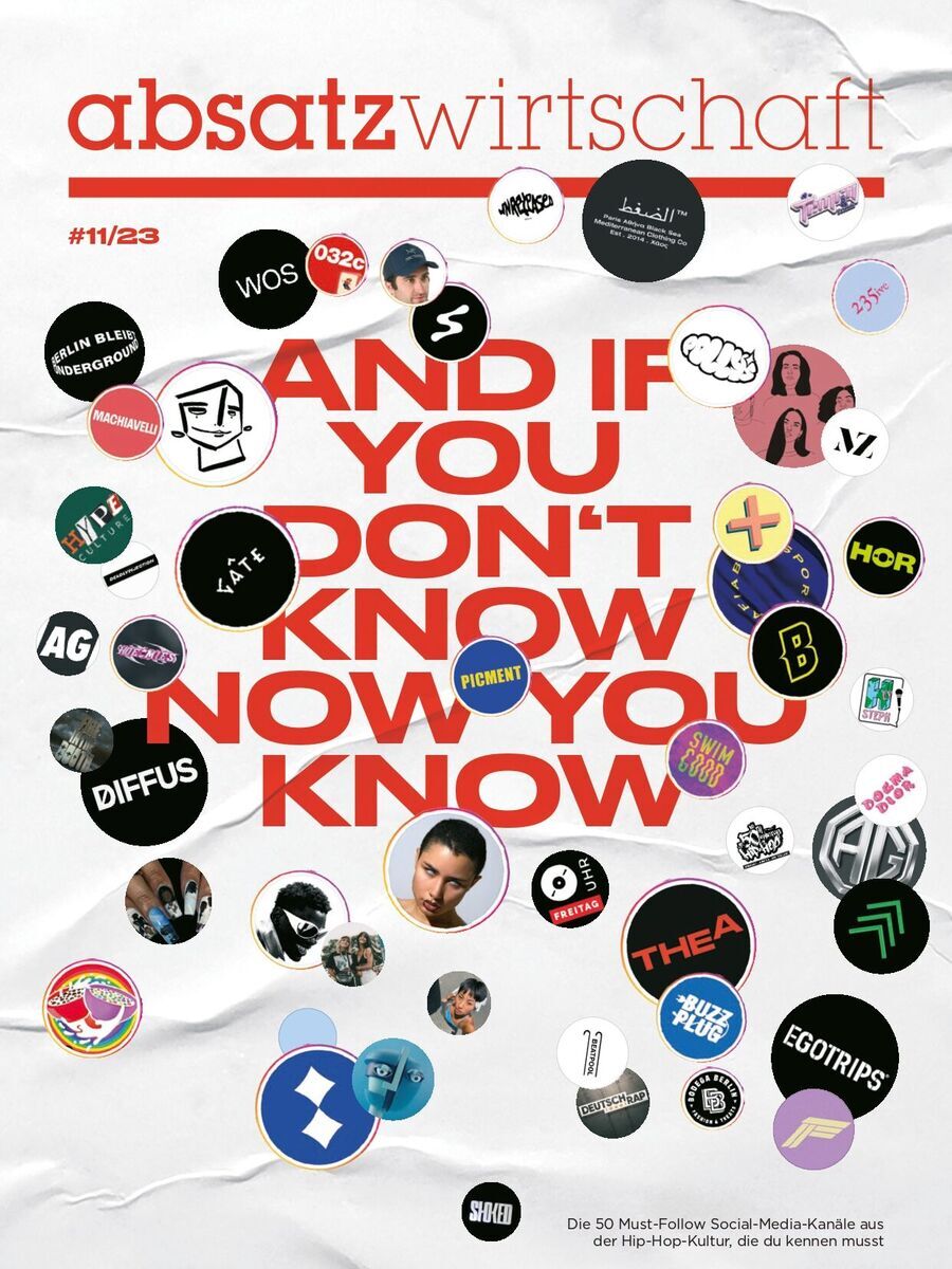 Das Cover der November-Ausgabe 2023 der Fachzeitschrift 'absatzwirtschaft' zeigt eine Vielzahl von bunten Logos und Stickern auf weißem Hintergrund. Der Titel 'AND IF YOU DON'T KNOW NOW YOU KNOW' ist in den Farben rot und schwarz prominent auf der Vorderseite platziert.