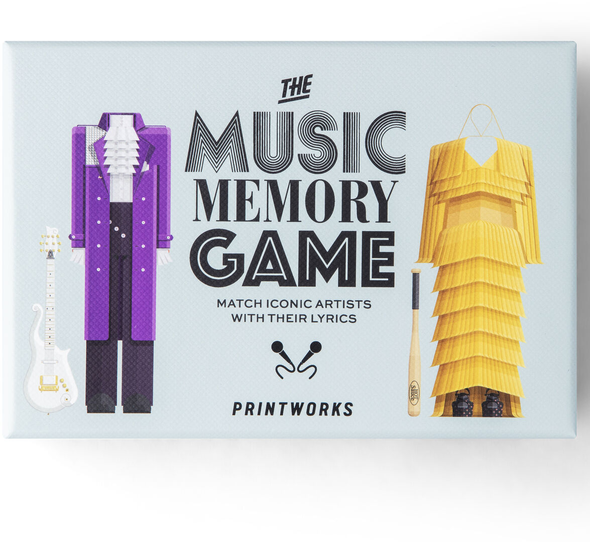 Das Memo-Spiel »Musik« von Printworks. Ein Spielkarton mit Illustrationen von zwei ikonischen Outfits, einem lila Anzug und einem gelben Kleid. Text auf der Verpackung: 'The Music Memory Game: Match Iconic Artists with their Lyrics.'