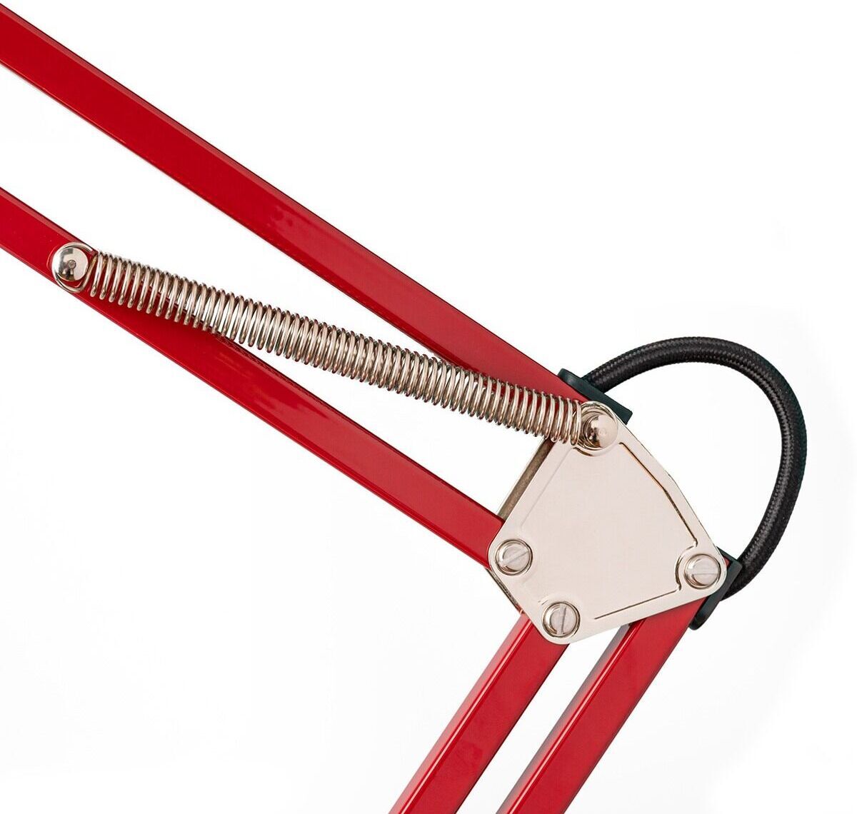 Detailaufnahme einer Stehleuchte mit rotem Metallgestell und silberner Feder. Die Lampe gehört zur ZEIT-Sonderedition.
