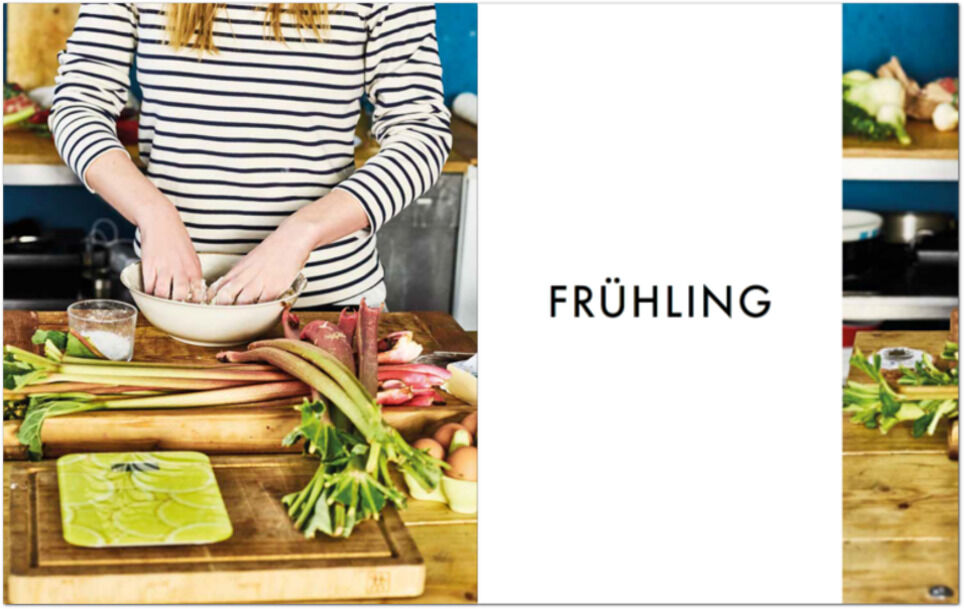 Eine Person mit gestreiftem Oberteil bereitet Zutaten in einer Küche zu. Auf der Arbeitsfläche liegen verschiedene Gemüse und Küchenutensilien. Das Bild ist unterteilt, rechts steht das Wort 'Frühling'.