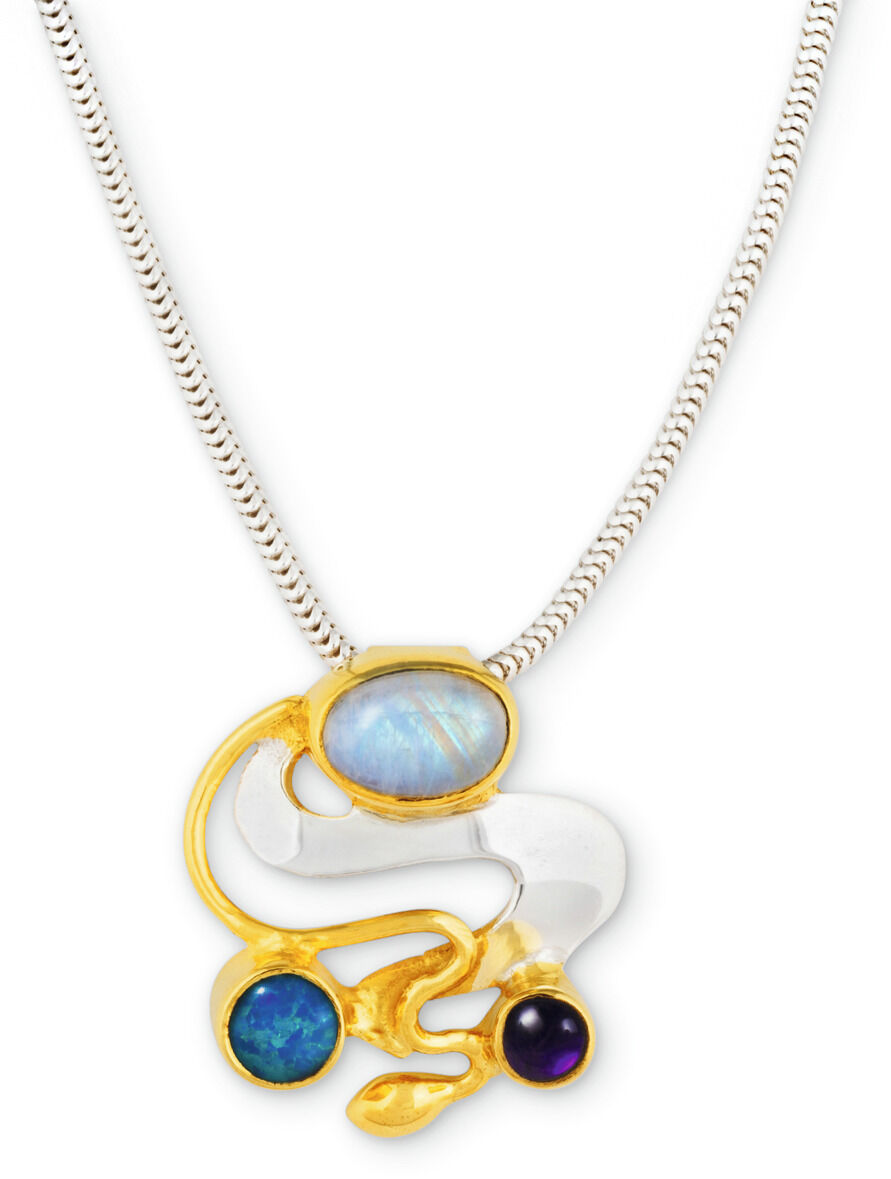 Elegante Halskette mit kunstvollem Anhänger in Gold- und Silbertönen, besetzt mit blauem Opal und weiteren blauen Steinen. Perfekt als Geschenkidee für Frauen.