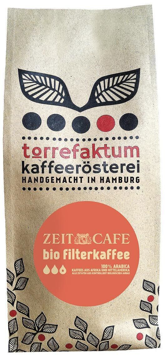 Bio-Filterkaffeebohnen ZEITblend in einem braunen Papierbeutel mit schwarzem und rotem Aufdruck, hergestellt von Tørrfaktum Kaffeerösterei in Hamburg, Arabica-Bohnen, handgemacht.