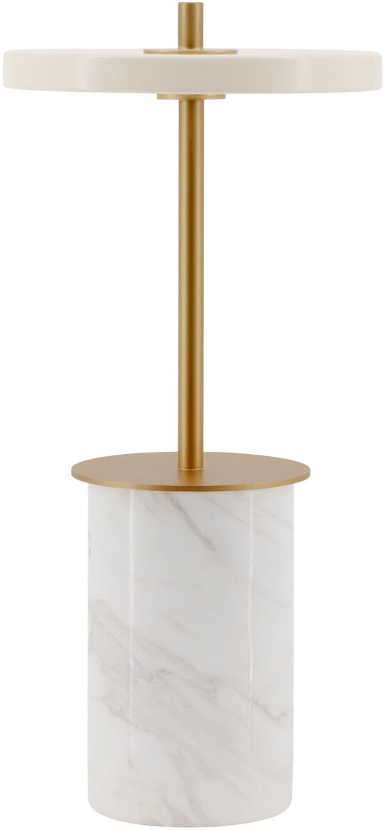 Moderne, minimalistische Tischlampe Asteria Move Mini mit marmoriertem, weißem Sockel und goldfarbenem Gestell, freistehend vor neutralem Hintergrund. Geeignet für stilvolle Wohn- oder Büroräume, elegantes skandinavisches Design.