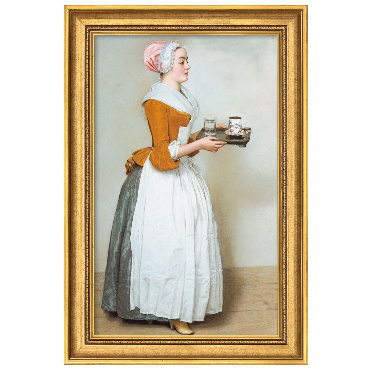 Detailreiches Gemälde: Eine junge Frau im historischen Kleid trägt ein weißes Schürzenkleid mit ockerfarbenem Oberteil und Haube. Sie hält ein Tablett mit Tassen und einem Glas in den Händen. Schlichter Hintergrund, vergoldeter Rahmen mit feiner Profilierung.