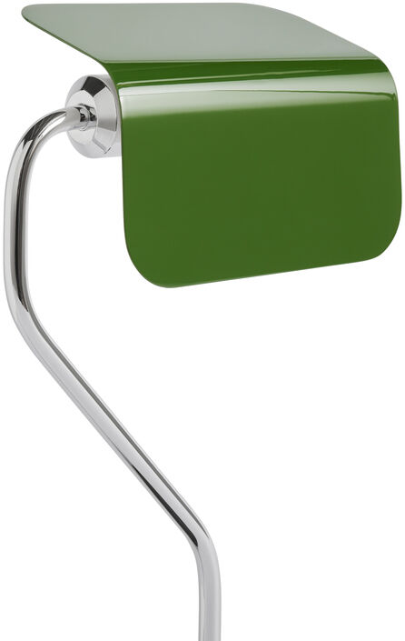 Die Apex Lampe »Table« ist eine moderne Tischlampe mit einem grünen Lampenschirm und einem geschwungenen Edelstahlfuß. Sie eignet sich ideal für den Einsatz auf Schreibtischen oder Beistelltischen als stilvolle Lichtquelle.