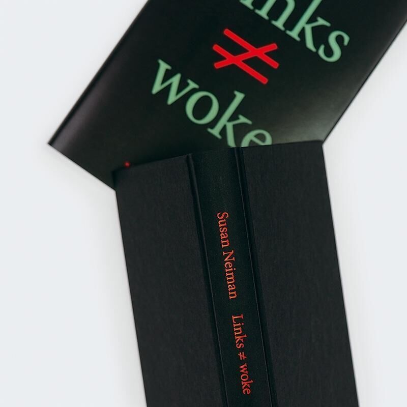 Ein Buchcover mit dem Titel 'Susan Neiman: Links ist nicht woke'. Das Cover ist hauptsächlich in Schwarz gehalten mit roter und weißer Schrift. Der Titel enthält eine durchgestrichene Gleichheitszeichen-Darstellung.