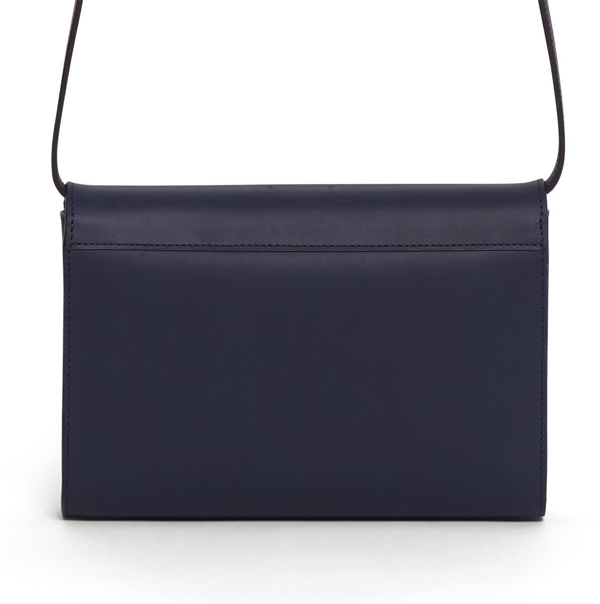 Eine elegante dunkelblaue Leder-Schultertasche der Sonderedition »DIE ZEIT 2« mit schlichtem und minimalistischem Design.