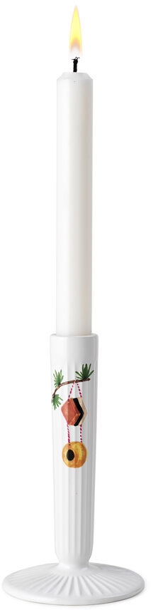 Weißer Kerzenständer »Hammershøi« aus Porzellan, verziert mit einem kleinen, farbigen Dekor, der Kerze hält. Der Ständer ist schlank und minimalistisch gestaltet, ideal für stilvolle Dekorationen.