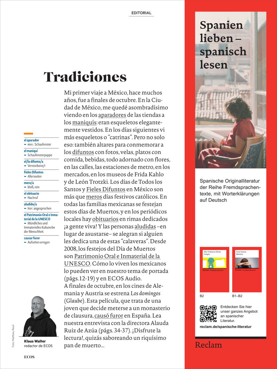 Magazin-Doppelseite auf weißem Grund: links Editorialseite mit Überschrift „Tradiciones“, spanischem Fließtext und kleinem Porträt von Klaus Walther unten. Rechts rote Reclam-Anzeige für „Spanien lieben – spanisch lesen“ mit Foto einer lesenden Frau am Fenster, zwei Buchcovern und QR-Code.