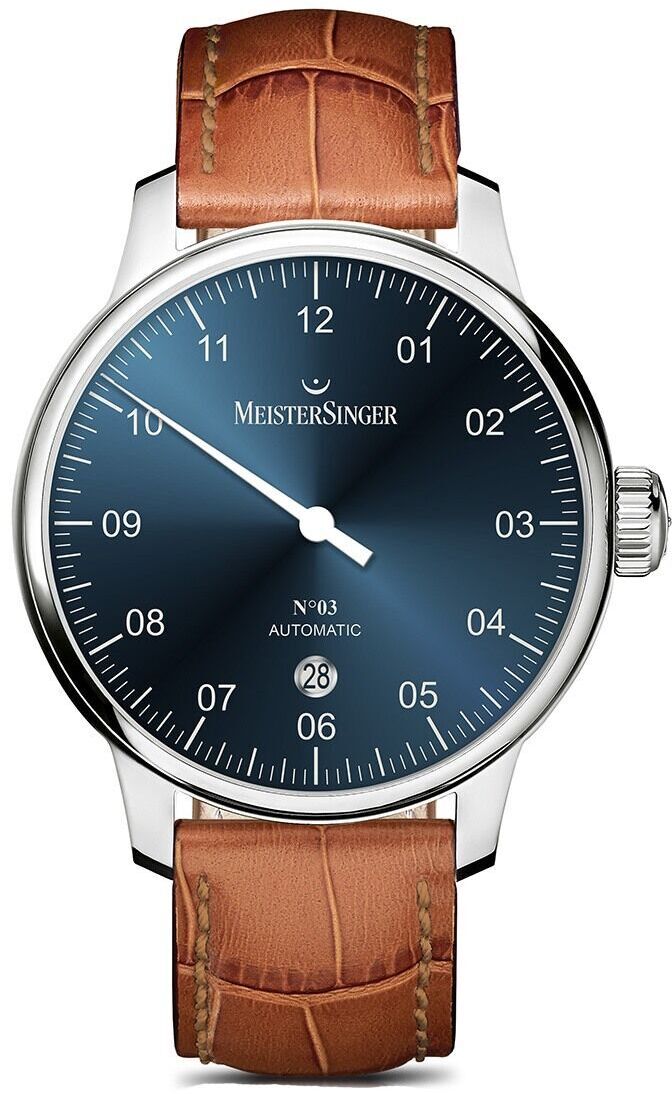 Eine elegante Armbanduhr der Marke MeisterSinger, Modell ZEIT-Sonderedition »N°03«. Die Uhr hat ein braunes Lederarmband, ein blaues Zifferblatt und ein silbernes Edelstahlgehäuse. Diese Automatik-Uhr ist bekannt für ihr minimalistisches Design mit einem einzigen Zeiger.