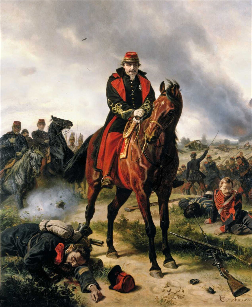Historische Malerei zeigt eine Szene aus dem Deutsch-Französischen Krieg 1870/71. Ein Offizier in roter und schwarzer Uniform sitzt auf einem braunen Pferd, umgeben von Soldaten und verwundeten Kämpfern. Der Himmel ist grau und das Schlachtfeld ist chaotisch. Der Fokus liegt auf dem Offizier, der stolz auf seinem Pferd sitzt.