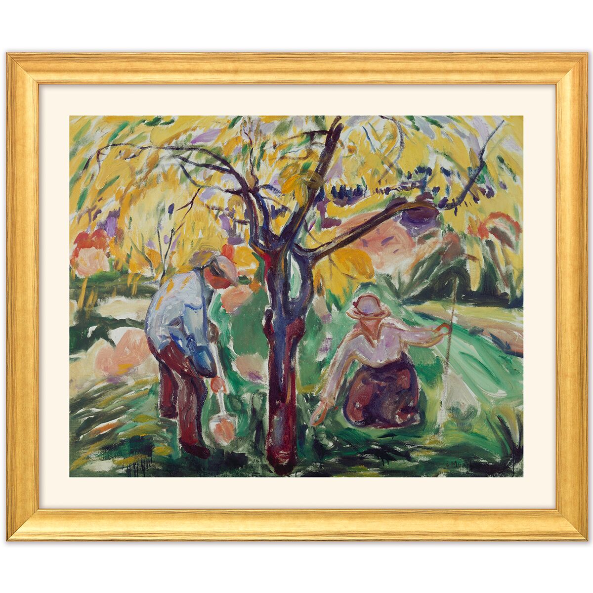 Der Kunstdruck „Apfelbaum“ von Edvard Munch zeigt zwei Personen beim Arbeiten unter einem herbstlich gefärbten Apfelbaum. Die Szene ist in kräftigen Gelb-, Grün- und Brauntönen gehalten, gerahmt von einer goldfarbenen Massivholzleiste. Dynamische Formen vermitteln Bewegung und Ausdruck.
