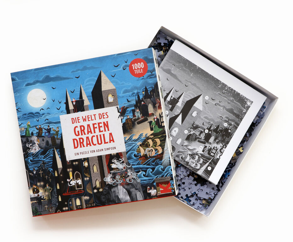 Ein 1000-Teile Puzzle mit dem Titel 'Die Welt des Grafen Dracula'. Die Abbildung zeigt eine düstere, mystische Szene mit einem Schloss im Mondlicht, umgeben von Figuren und kreativen Details, die eine gruselige Atmosphäre erzeugen.
