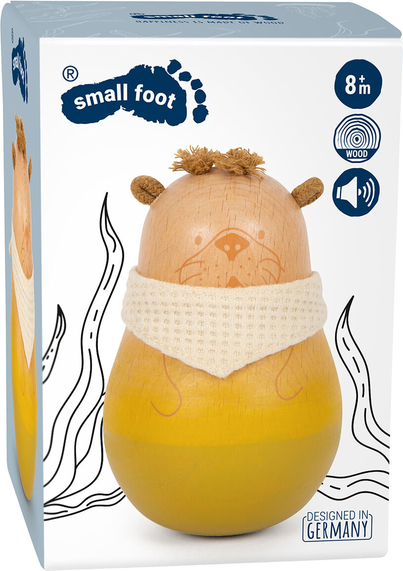 Holz-Stehauffigur für Babys, mit gelbem Unterteil und cremefarbenem gestricktem Schal, in einer Verpackung mit dem Aufdruck 'small foot', geeignet für Kinder ab 8 Monaten.