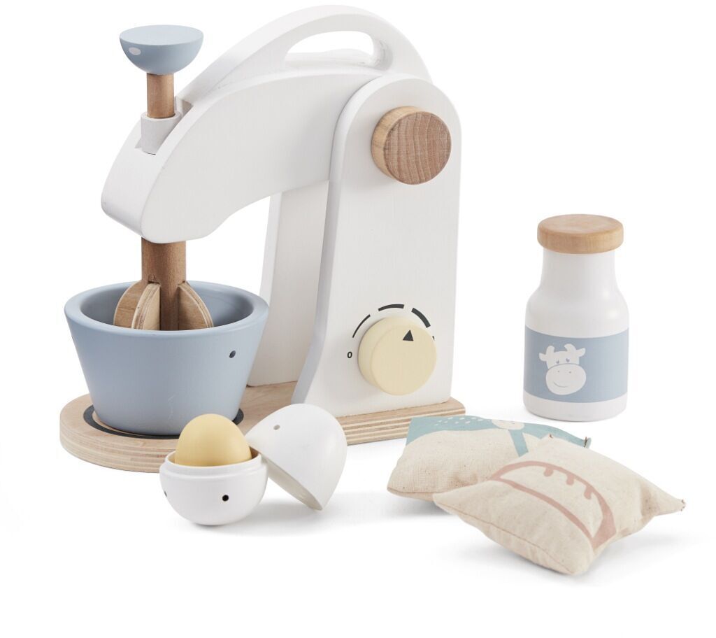 Ein Mixer-Set aus Holz mit Zubehör. Das Set umfasst einen weiß-blauen Mixer mit einer Holzbasis, eine Milchflasche, zwei halboffene Eier und zwei Mehlsäcke. Geeignet für Kinderküchen und Rollenspiele.