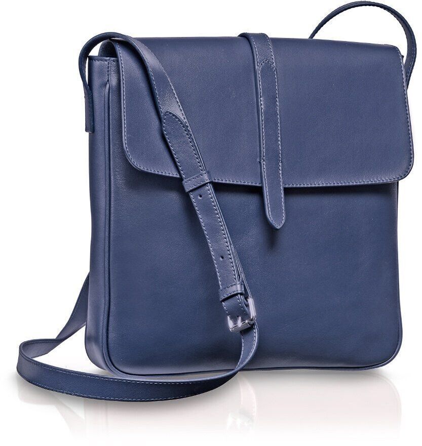 Eine blaue Saddle Bag Umhängetasche aus Leder mit einem verstellbaren Riemen. Die Tasche hat ein kreatives und elegantes Design und ist handgefertigt, ideal für modebewusste Frauen.