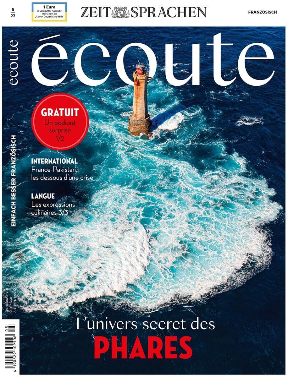 Das Cover des Magazins Écoute Heft 05/2022 zeigt einen Leuchtturm umgeben von starken Wellen im offenen Meer. Im oberen Bereich steht der Titel 'Écoute' in großen Buchstaben, und darunter in Rot 'L'univers secret des Phares'.