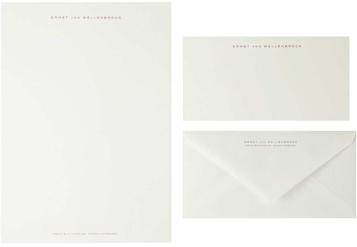 Ein hochwertiges A4-Briefpapier-Set in Kirschrot, bestehend aus einem Briefbogen und zwei Umschlägen, die in Weiß gehalten sind. Perfekt für formelle Korrespondenz und besondere Anlässe.