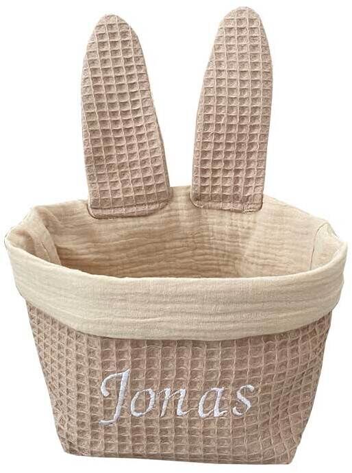 Osterkörbchen in beige in Form eines Hasen, mit zwei aufrecht stehenden Hasenohren und dem aufgestickten Namen "Jonas" auf der Vorderseite. Der Korb aus Leinenstoff eignet sich als Osterdekoration oder als Geschenk für Kinder.