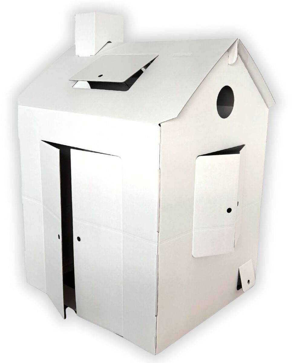 Großes, weißes Spielhaus aus stabilem Karton in Hausform mit aufklappbarer Tür, Fensterläden, Kamin und Rundfenster. Das Produkt »Das große Papphaus« von bibabox steht freigestellt auf weißem Hintergrund und lädt zum individuellen Bemalen und Gestalten ein.