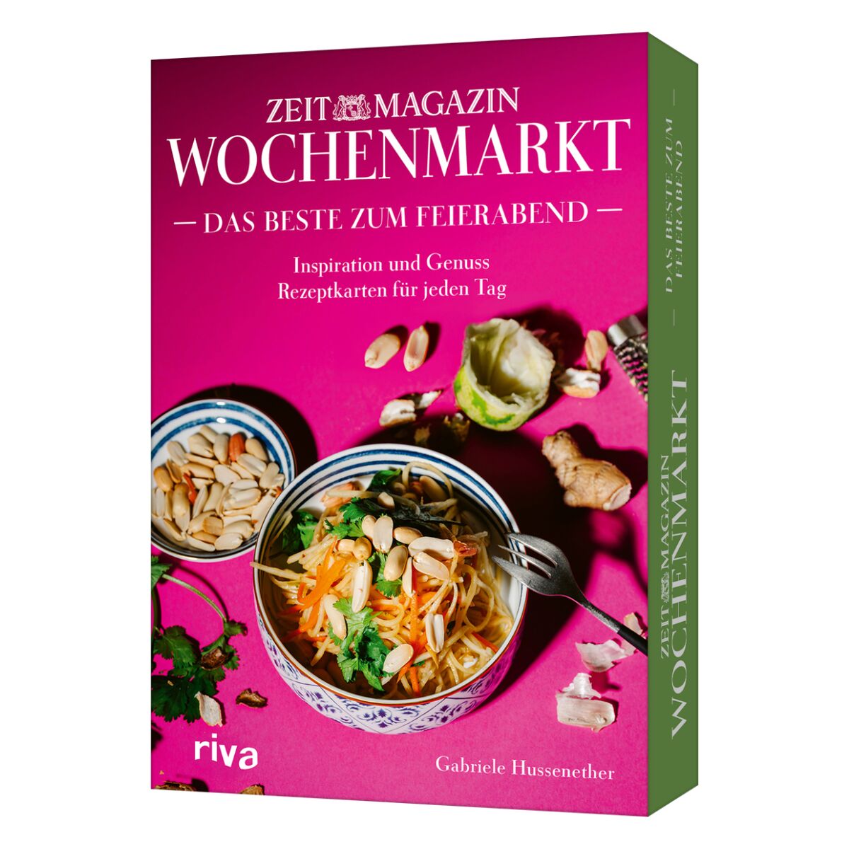 Das Produkt zeigt eine Box mit dem Titel »ZEIT Magazin Wochenmarkt – Das Beste zum Feierabend«. Auf der Box sind frisches Gemüse, Mandeln, und ein Teller mit einem bunten Salat abgebildet. Die Farben sind auffällig, mit einem pinken Hintergrund und appetitlich präsentierten Zutaten. Die Rezeptkartenbox verspricht Inspiration und Genuss für die Alltagsküche.