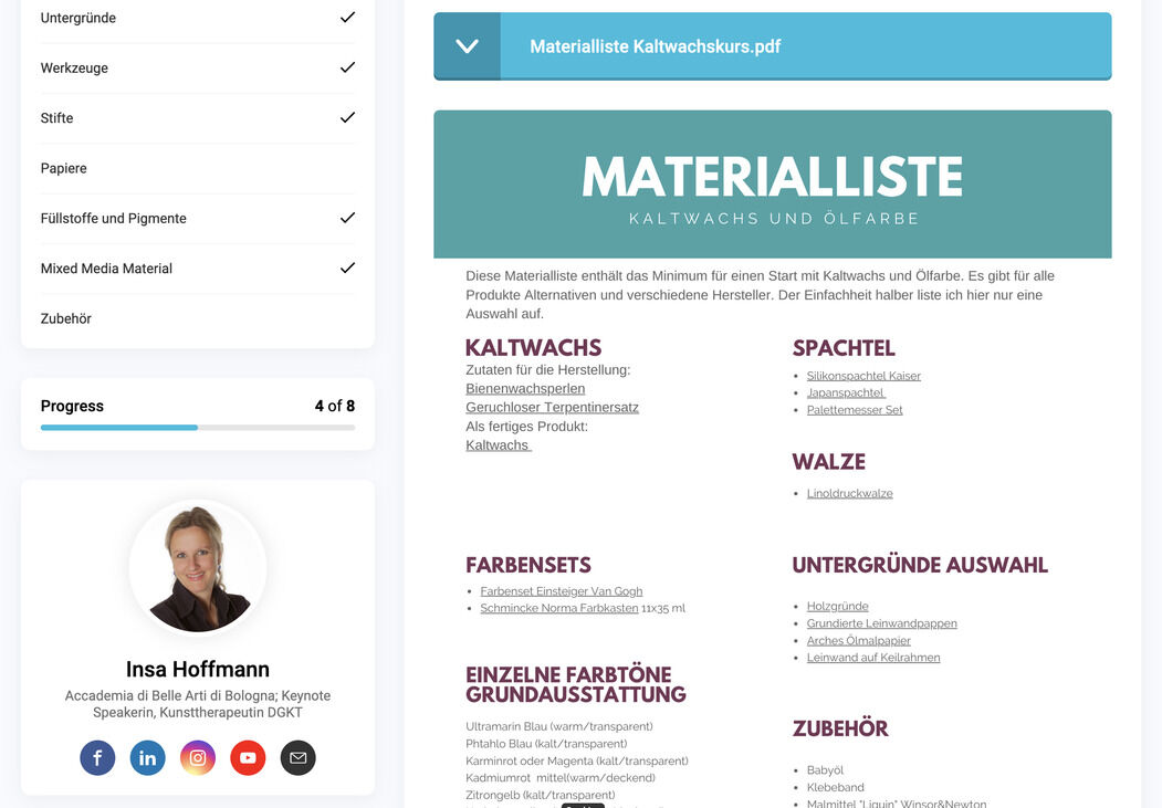Eine Webseite zeigt eine Materialliste für einen Kunstkurs mit Insa Hoffmann, die Kaltwachs und Ölfarbe verwendet. Es werden verschiedene Künstlerbedarf wie Kaltwachs, Spachtel, Walzen und Zubehör aufgelistet. Ein Profilbild von Insa Hoffmann ist ebenfalls enthalten, sowie ein Fortschrittsbalken am linken Bildrand.