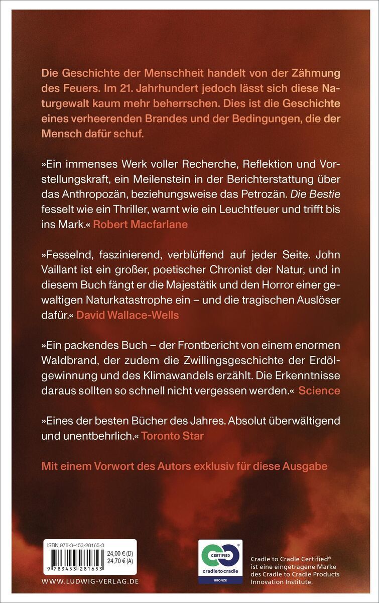 Dieses Bild zeigt die Rückseite des Buches 'John Vaillant: Die Bestie', veröffentlicht vom Ludwig Verlag. Der Buchumschlag ist hauptsächlich in Orange und Schwarz gehalten. Der Text auf der Rückseite beschreibt das Buch als ein umfangreiches Werk über die Erforschung und Reflexion der Feuerbekämpfung in der Wildnis, betont die Herausforderungen und Bedingungen, die Menschen an ihre Grenzen bringen.