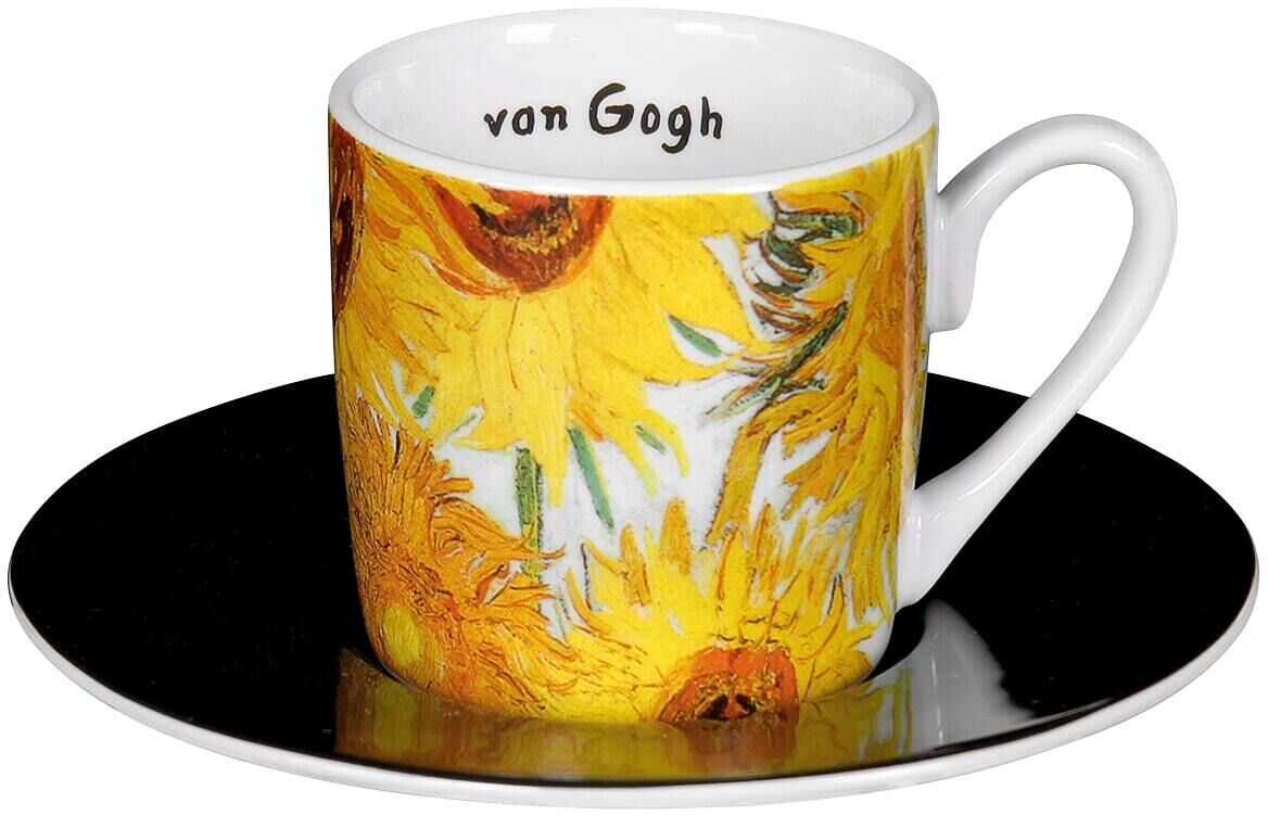 Vier Espressotassen mit Künstlermotiven nach van Gogh, auf schwarzen Untertellern mit gelben Sonnenblumenmustern. Die Tassen haben ein weißes Inneres und tragen den Schriftzug 'van Gogh'.