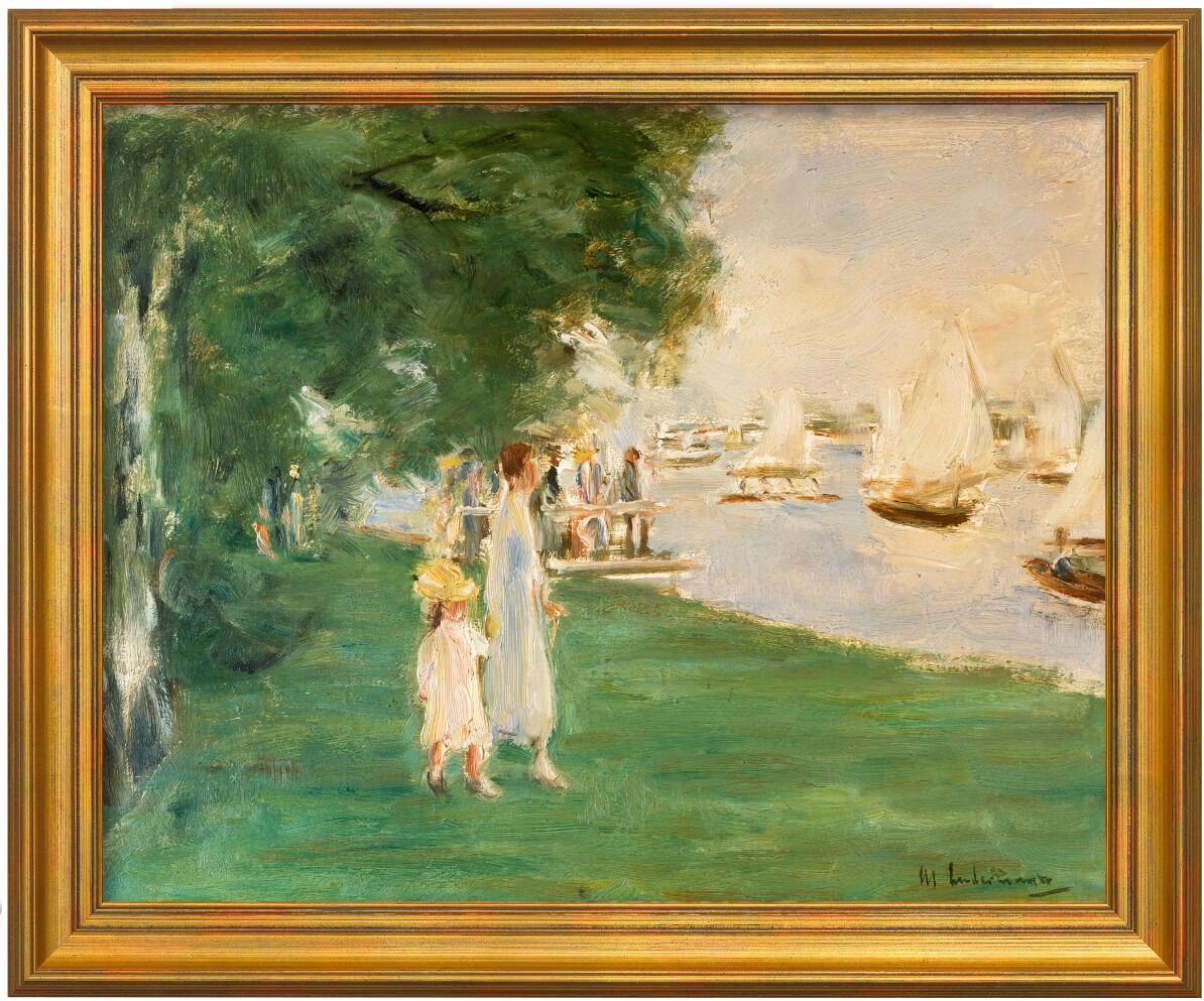 Gemälde von Max Liebermann mit dem Titel 'Wannseelandschaft' aus dem Jahr 1924, das eine idyllische Szene am Wannsee mit Frauen und Segelbooten zeigt, in einem goldenen Rahmen präsentiert.