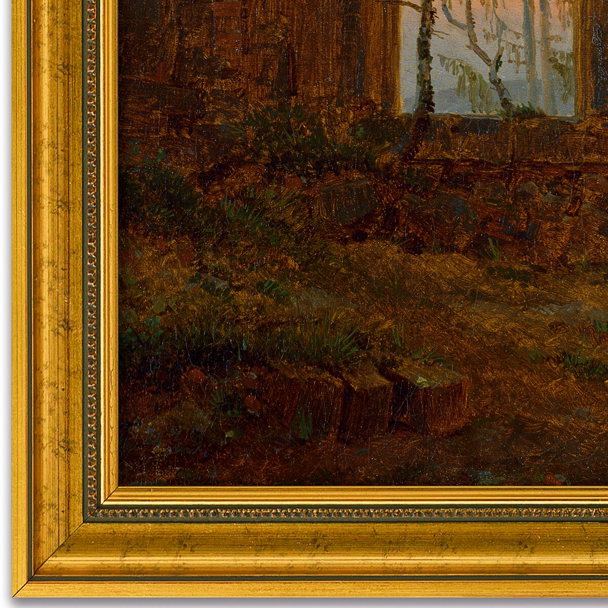 Das gerahmte Bild "Der Träumer" von Caspar David Friedrich zeigt eine melancholische Landschaft mit einem nachdenklichen Mann auf einem Felsen vor dunklen Bäumen. Der Himmel ist leicht bewölkt, das Licht weich und diffus. Vorder- und Hintergrund verschmelzen in erdigen und kühlen Farbtönen. Edler Holzrahmen.