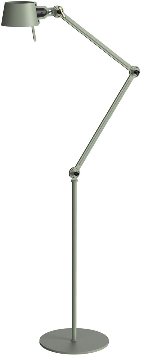 Eine moderne, graue Stehlampe mit zwei verstellbaren Armen im minimalistischem Design. Die Lampe steht auf einem flachen, runden Sockel.