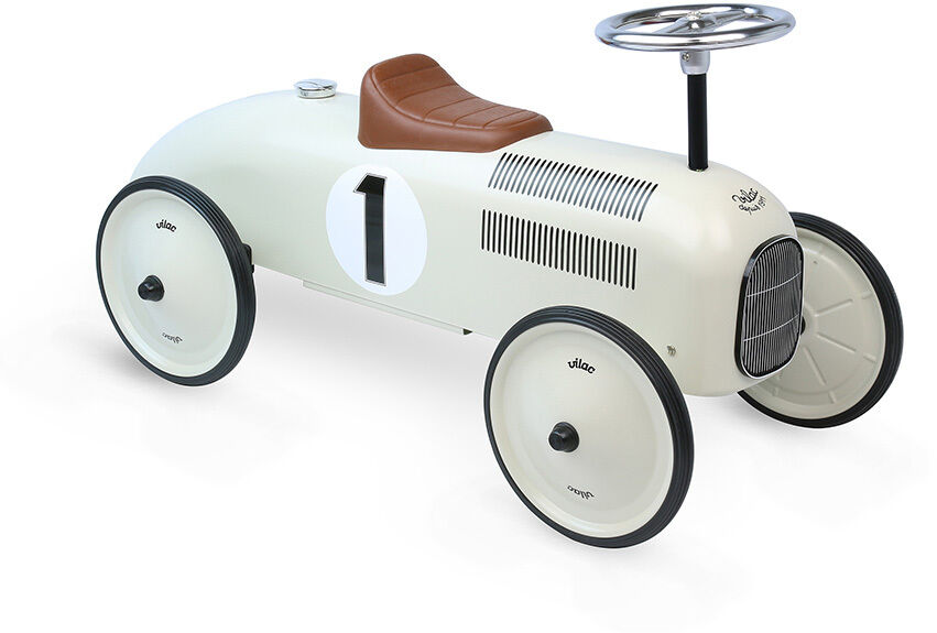 Ein weißes, retro-inspiriertes Spielzeugauto mit der Nummer 1 auf der Seite und einem braunen Sitz. Es hat einen silbernen Lenkrad und schwarze Gummireifen.