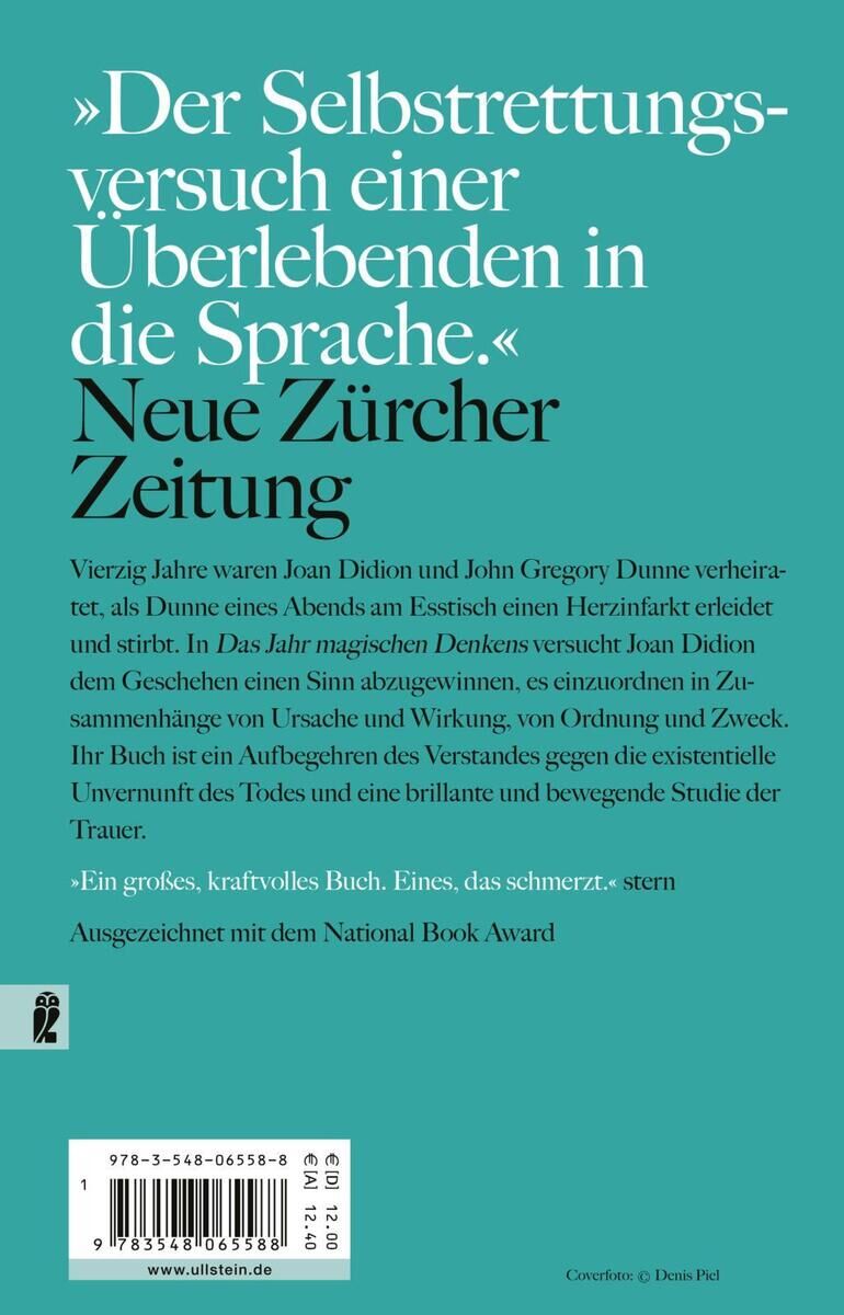 Das Buchcover von 'Jahr des magischen Denkens' von Joan Didion. Der Hintergrund des Covers ist grün, mit weißen und schwarzen Texten. Ganz oben steht ein Zitat der Neuen Zürcher Zeitung ebenfalls in weißem Text. Darunter befindet sich ein kurzer Klappentext in schwarzer Schrift.