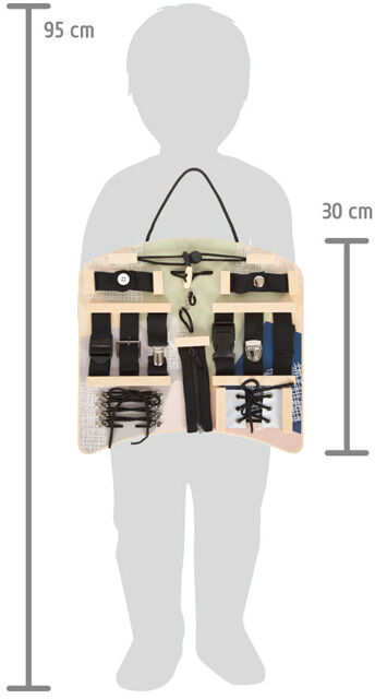 Motorikbrett mit verschiedenen Verschlüssen und Befestigungen zur Förderung der Feinmotorik bei Kindern. Das Produkt ist aus Holz gefertigt und enthält Metallelemente in neutralen Farben. Eine Silhouette eines Kindes hält das Brett, um die Proportionen zu verdeutlichen.