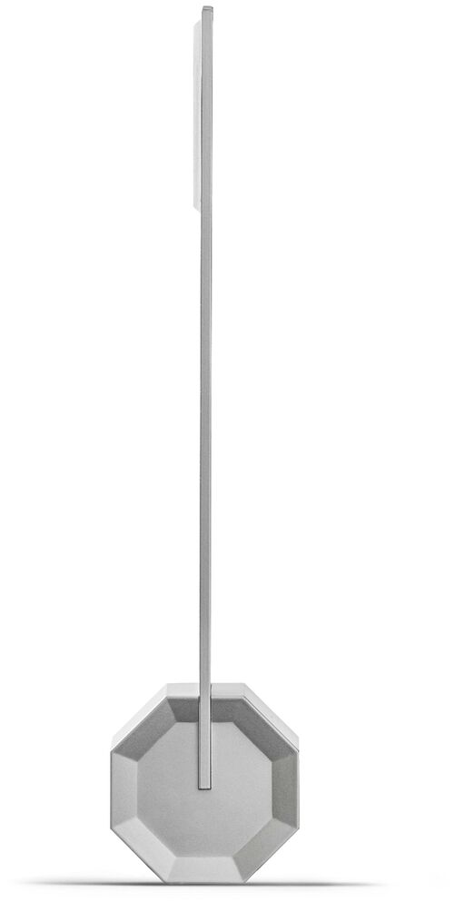Eine moderne, geometrische Tischlampe in achteckiger Form mit einer minimalistischen Bauweise; die Lampe ist in einem eleganten, weißen und grauen Farbschema gehalten.
