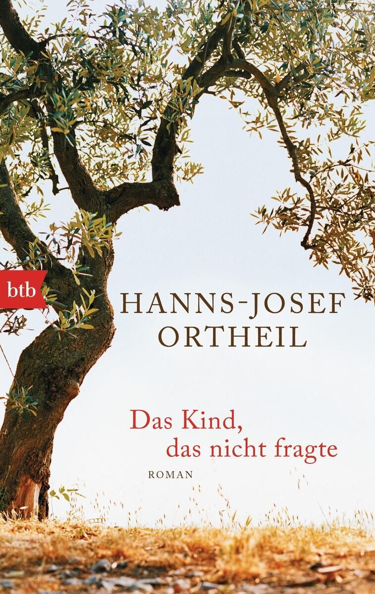 Cover des Buches 'Das Kind, das nicht fragte' von Hanns-Josef Ortheil. Im Vordergrund steht ein Olivenbaum mit grünen Blättern auf bräunlichem Boden. Der Himmel und die Blätter haben warme Farben, während der Titel des Buches in roten Buchstaben auf weißem Hintergrund geschrieben ist.
