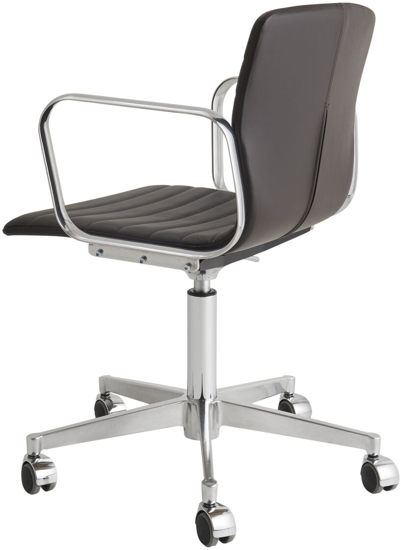 ZEIT Sonderedition Schreibtischstuhl »Butterfly High« aus Leder und Eiche, seitliche Ansicht. Der Stuhl hat ein minimalistisches Design mit schwarzem Lederpolster, silbernem Metallrahmen und Rollen.