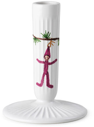 Kerzenständer »Hammershøi« in Weiß mit einem rosa Männchen, das zwei grüne Zweige hält; minimalistisches skandinavisches Design aus Porzellan.