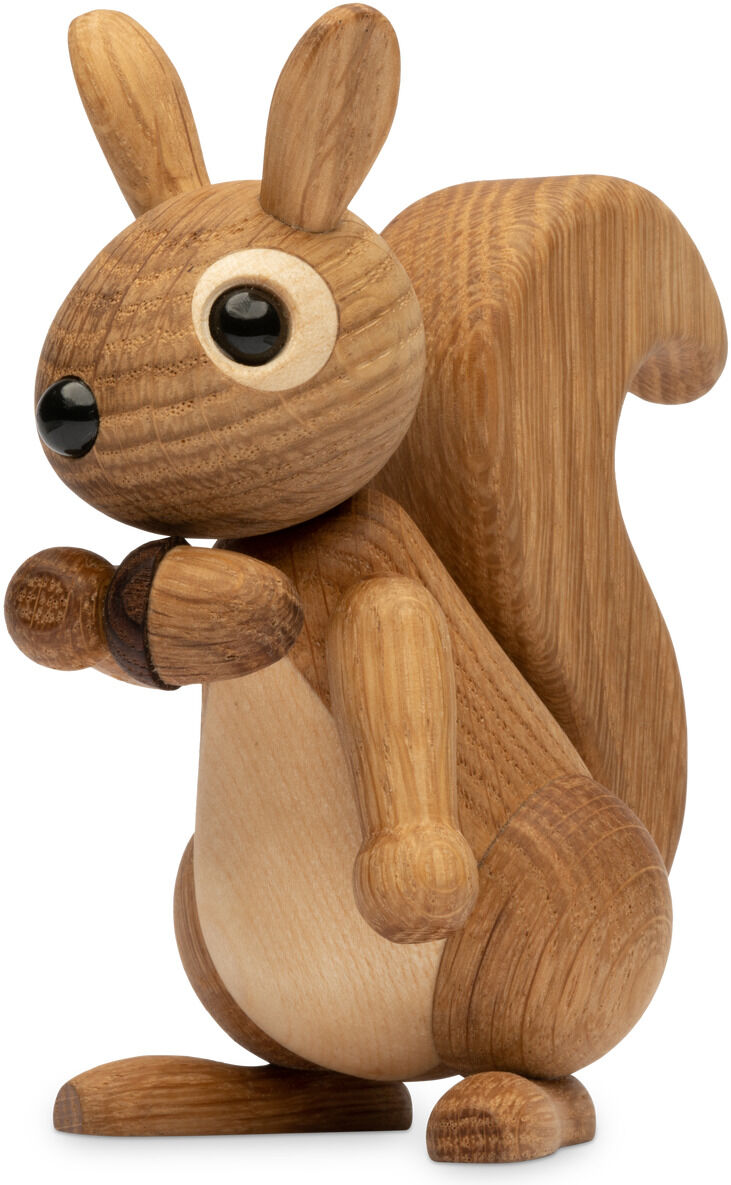 Stehende Eichhörnchenfigur aus naturfarbenem Holz mit dunklen und hellen Maserungen, großen schwarzen Augen und betonter buschiger Schwanz, auf weißem Hintergrund. Dekoratives und handgefertigtes Wohnaccessoire.