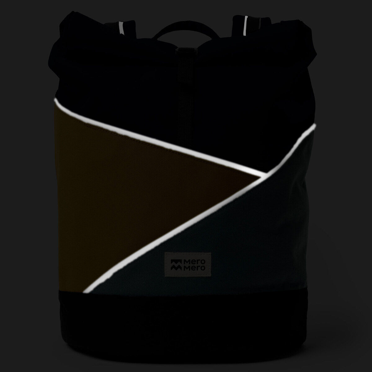 Rucksack »Popoyo« in Schwarz mit weißen und braunen Streifen, minimalistisch und funktional gestaltet.