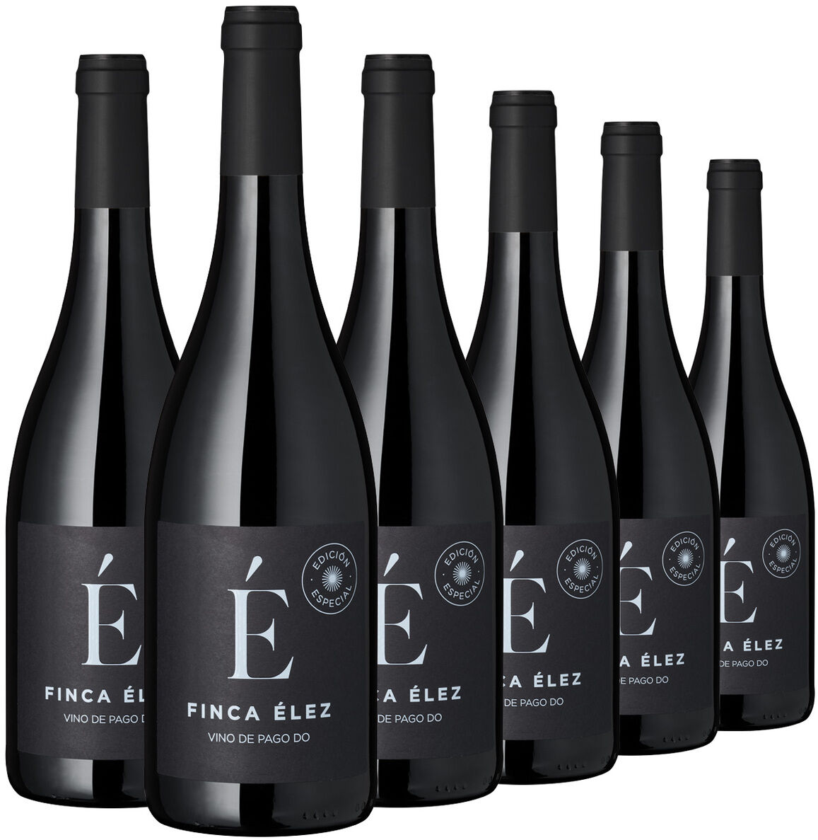 Freigestellte Produktaufnahme eines 6er-Pakets Finca Élez »Edición Especial« Vino de Pago: sechs hohe, dunkel getönte Rotweinflaschen mit schwarzen Kapseln stehen dicht gestaffelt vor weißem Hintergrund. Die mattschwarzen Etiketten zeigen ein großes silberweißes É, „FINCA ÉLEZ“, „VINO DE PAGO“ und ein rundes Edición-Especial-Siegel.