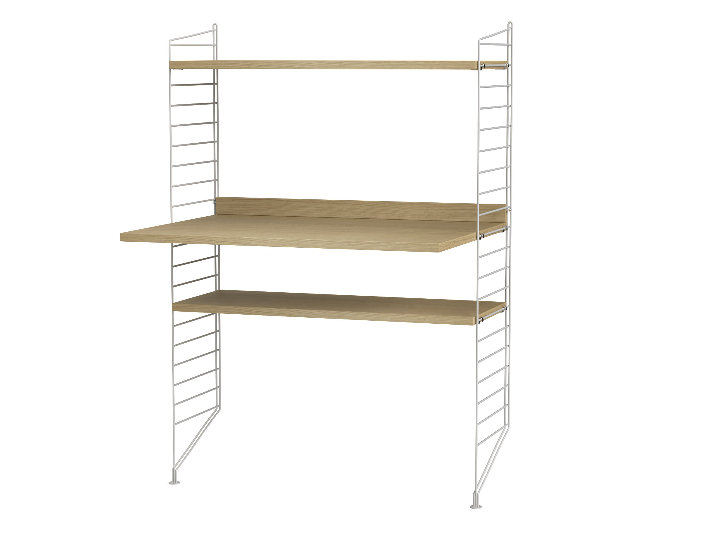 Das Bild zeigt die Arbeitsplatzkonfiguration »H« von String. Es besteht aus einem Holzwandsystem mit mehreren Regalböden und verleiht dem Raum eine minimalistische und moderne Ästhetik. Die Regalböden bieten ausreichend Stauraum für verschiedene Büroartikel und sind in einem natürlichen Brauntönen gehalten, während die Trägerschienen weiß sind.