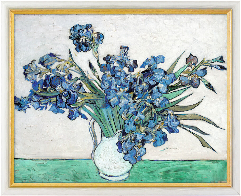 Ölgemälde von Vincent van Gogh aus dem Jahr 1890 mit dem Titel »Schwertlilien«. Das Bild zeigt einen Strauß blauer Schwertlilien in einer weißen Vase. Hintergrund ist beige mit grüner Tischplatte. Die Schwertlilien haben verschiedene blaue Nuancen und sind detailliert dargestellt.