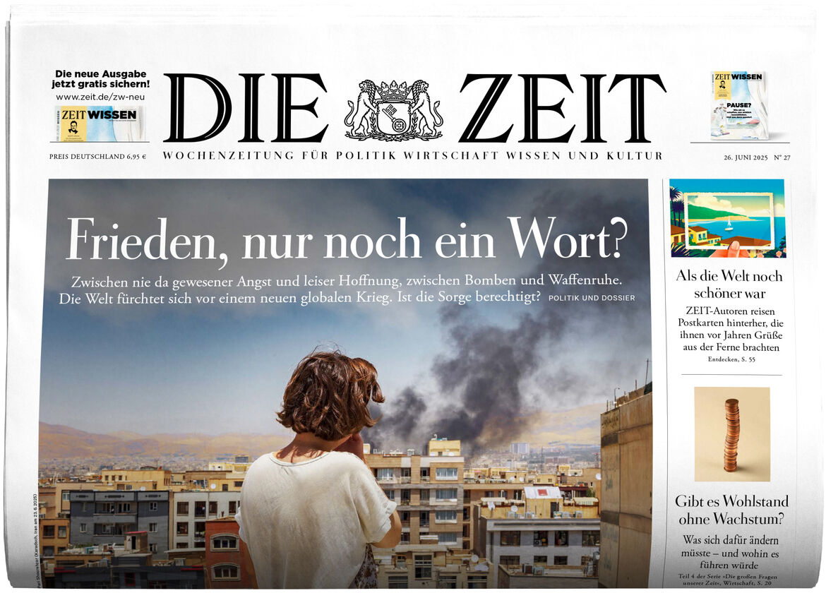 Titelbild der Wochenzeitung DIE ZEIT, Ausgabe 27/2025, mit großer Schlagzeile zum Thema Frieden. Im Vordergrund ist eine Person mit dem Rücken zur Kamera zu sehen, die auf eine moderne Stadtlandschaft mit aufsteigendem Rauch blickt. Die Gestaltung ist überwiegend in Weiß, Schwarz und gedeckten Farben gehalten. Oberhalb befindet sich der bekannte Schriftzug der Zeitung, begleitet von weiteren Artikelausschnitten.
