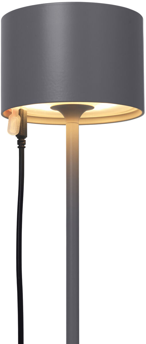 Bild einer modernen, grauen LED-Tischleuchte mit schlichtem Design. Die Leuchte hat einen zylindrischen Lampenschirm und ist auf einem schlanken Ständer mit schwarzem Kabel montiert.