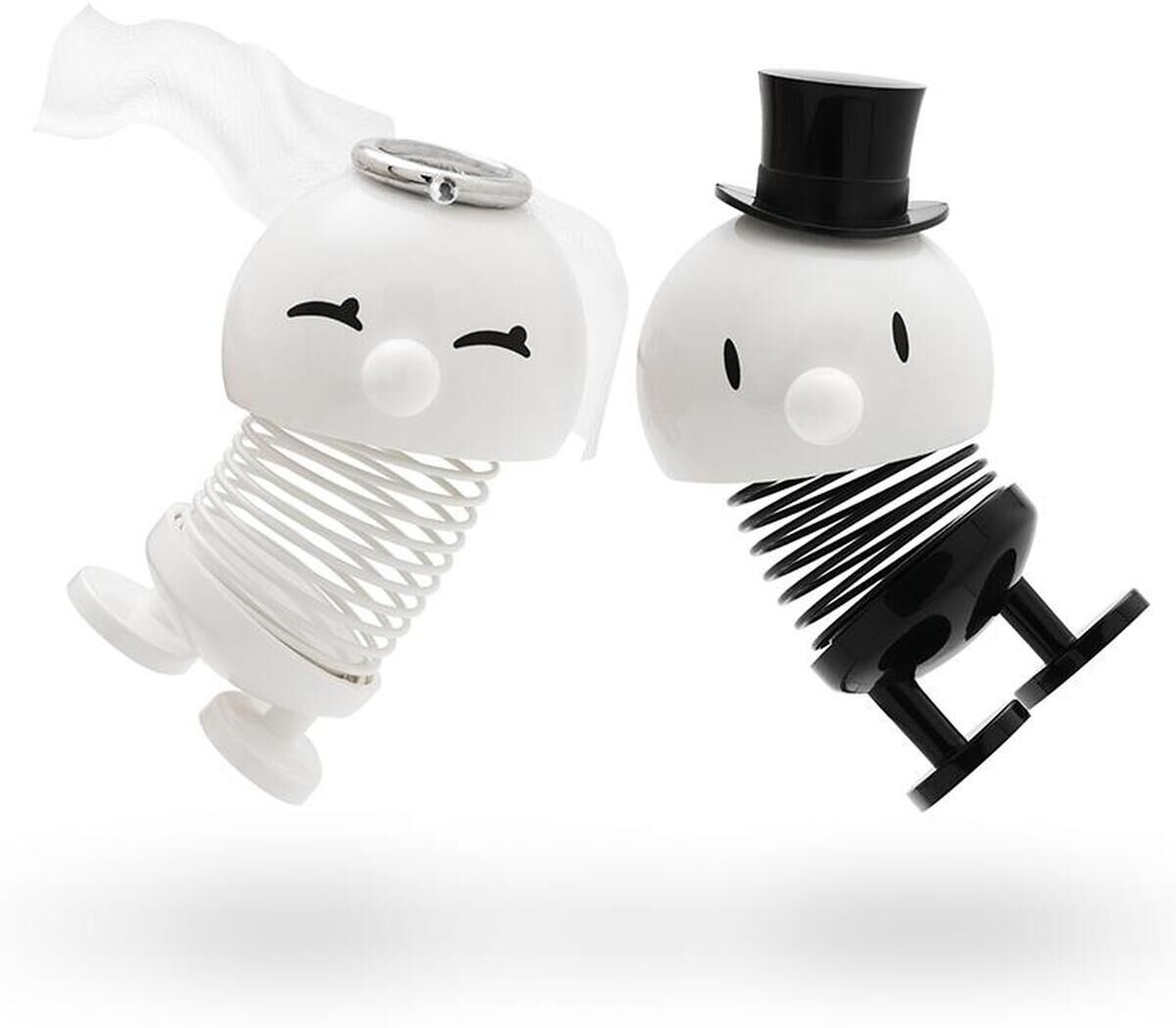 Zwei Hoptimist-Figuren als Braut und Bräutigam mit Federkörper: die Braut in Weiß mit Schleier und Haarschmuck, der Bräutigam in Schwarz mit Zylinder. Beide stehen leicht geneigt nebeneinander auf weißem Hintergrund, wirken fröhlich und verspielt.