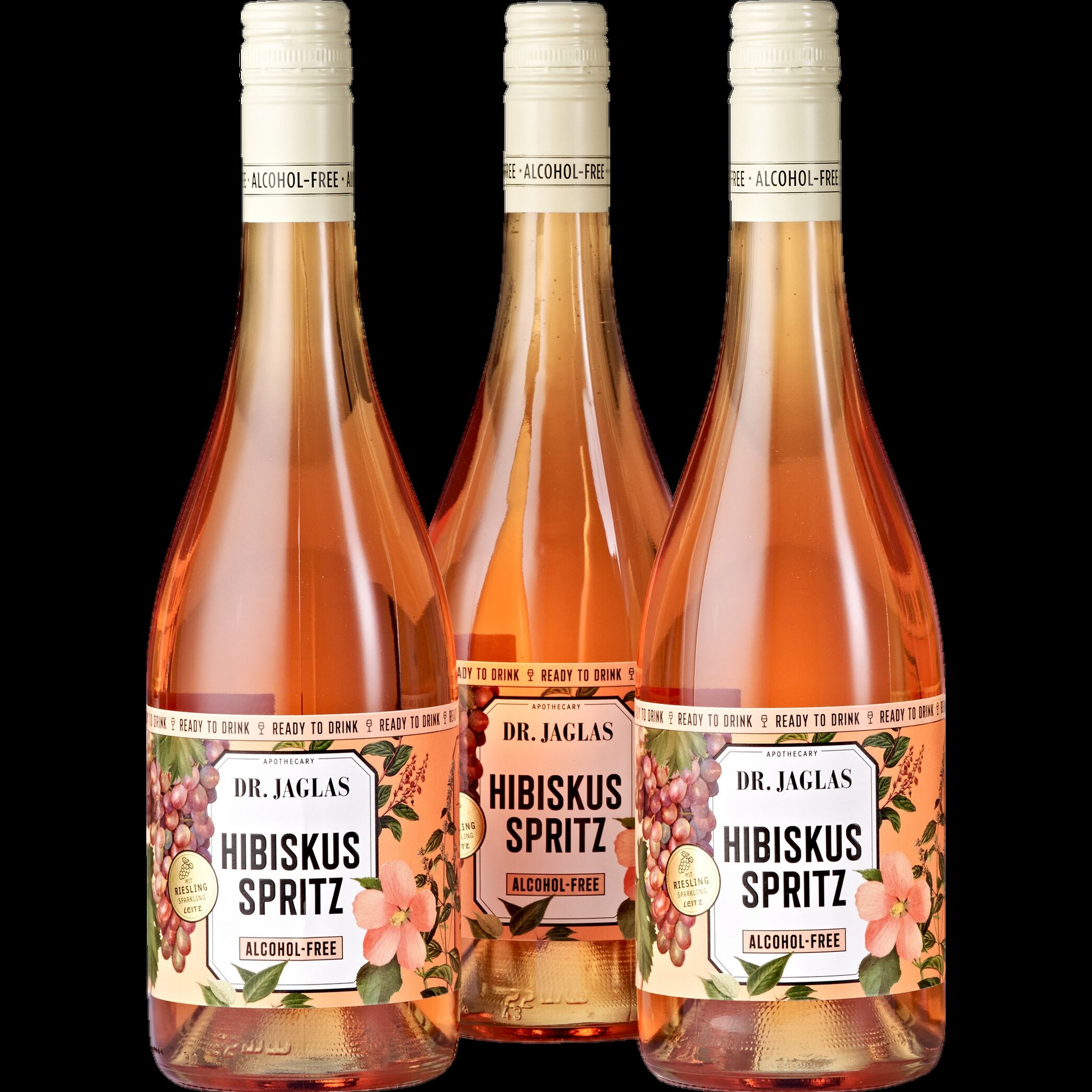 Drei Flaschen Hibiskus Spritz, alkoholfreies Getränk, mit floralen Etiketten auf weißem Hintergrund. Rosa Flüssigkeit sichtbar durch die transparenten Flaschen.