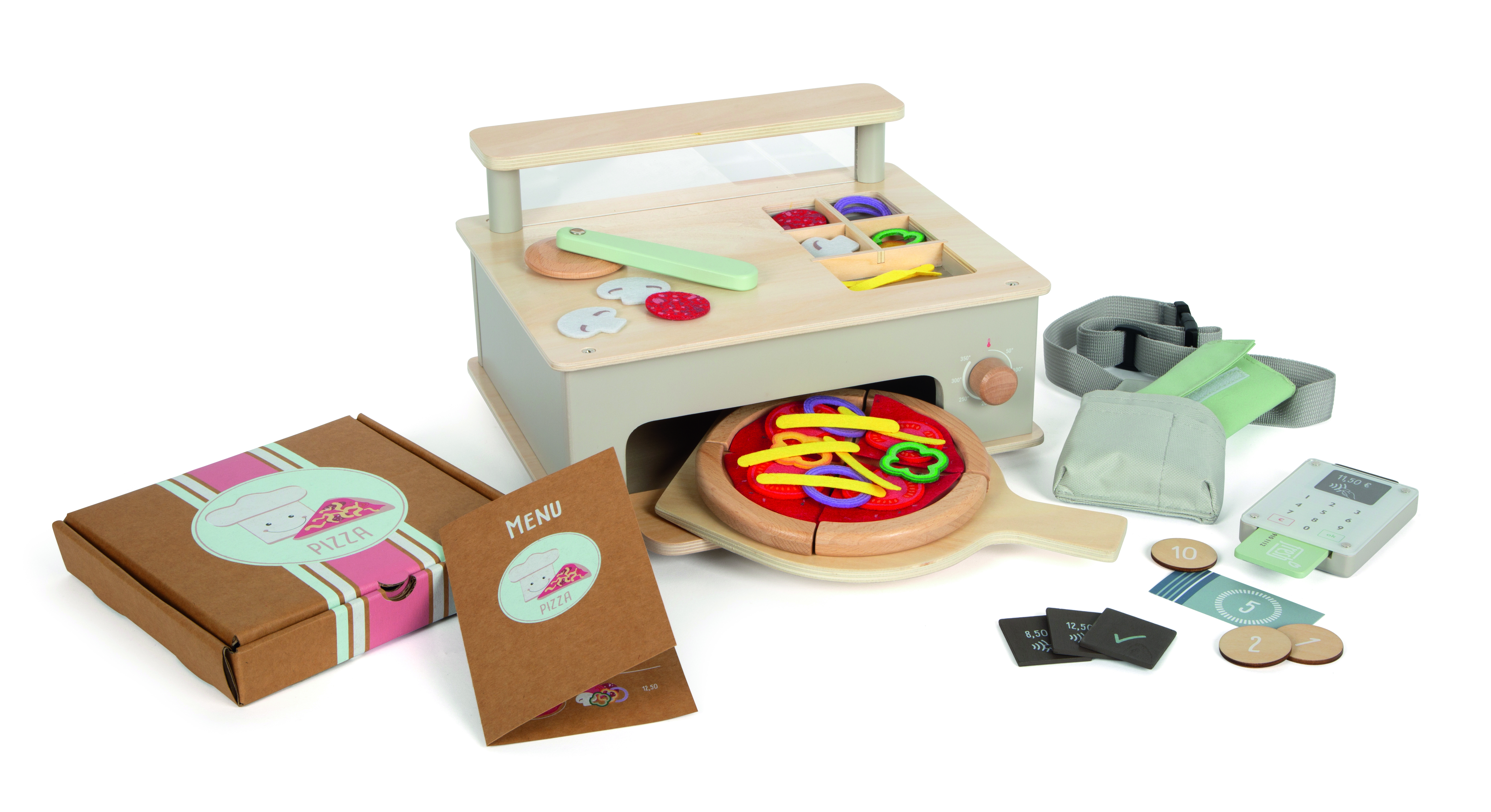Ein Pizzeria-Set aus Holz zum Spielen ist abgebildet, bestehend aus einem Pizzaofen, einer Spielpizza mit bunten Belägen, einem Pizzaschneider, einem Menü, einer Lieferbox und weiterem Zubehör. Das Set ist farbenfroh gestaltet und für Kinder zum Nachspielen einer Pizzeria geeignet.
