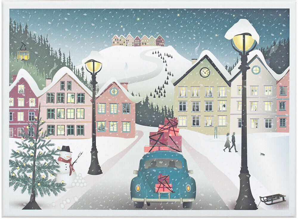 Illustration eines verschneiten Stadtplatzes mit bunten Häusern, beleuchteten Straßenlaternen, einem Auto voller Geschenke, einem Schneemann neben einem Tannenbaum und schneebedeckten Bergen im Hintergrund. Menschen spazieren in winterlicher Atmosphäre. Puzzle mit 1000 Teilen, Motiv: Winterliche Weihnachtsstadt.