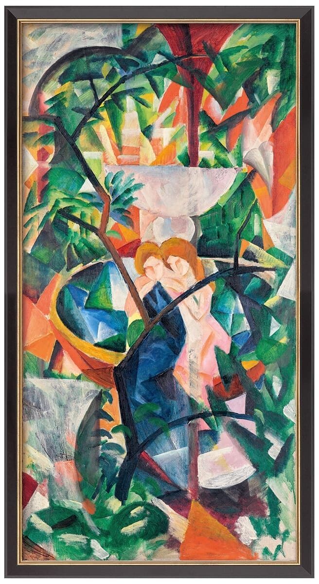 Ein expressionistisches Gemälde von August Macke aus dem Jahr 1913, das eine Szene mit einem Mädchen an einem Springbrunnen in lebendigen Grün-, Blau-, Rot- und Gelbtönen darstellt.